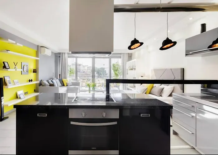 Stylish Boutique Loft With Private Balcony