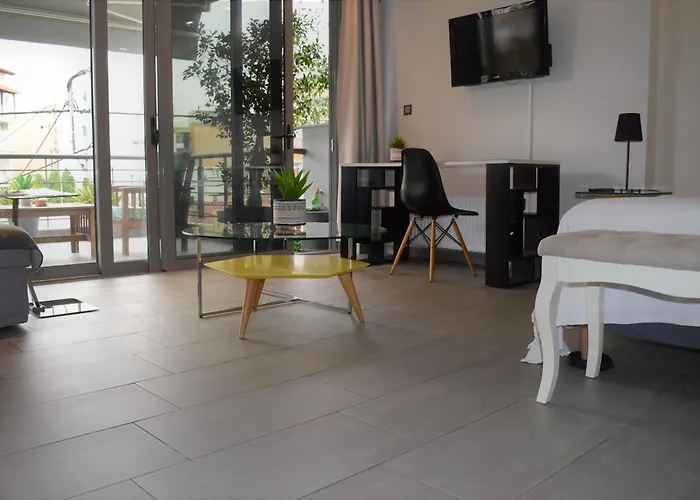 Stylish Boutique Loft With Private Balcony