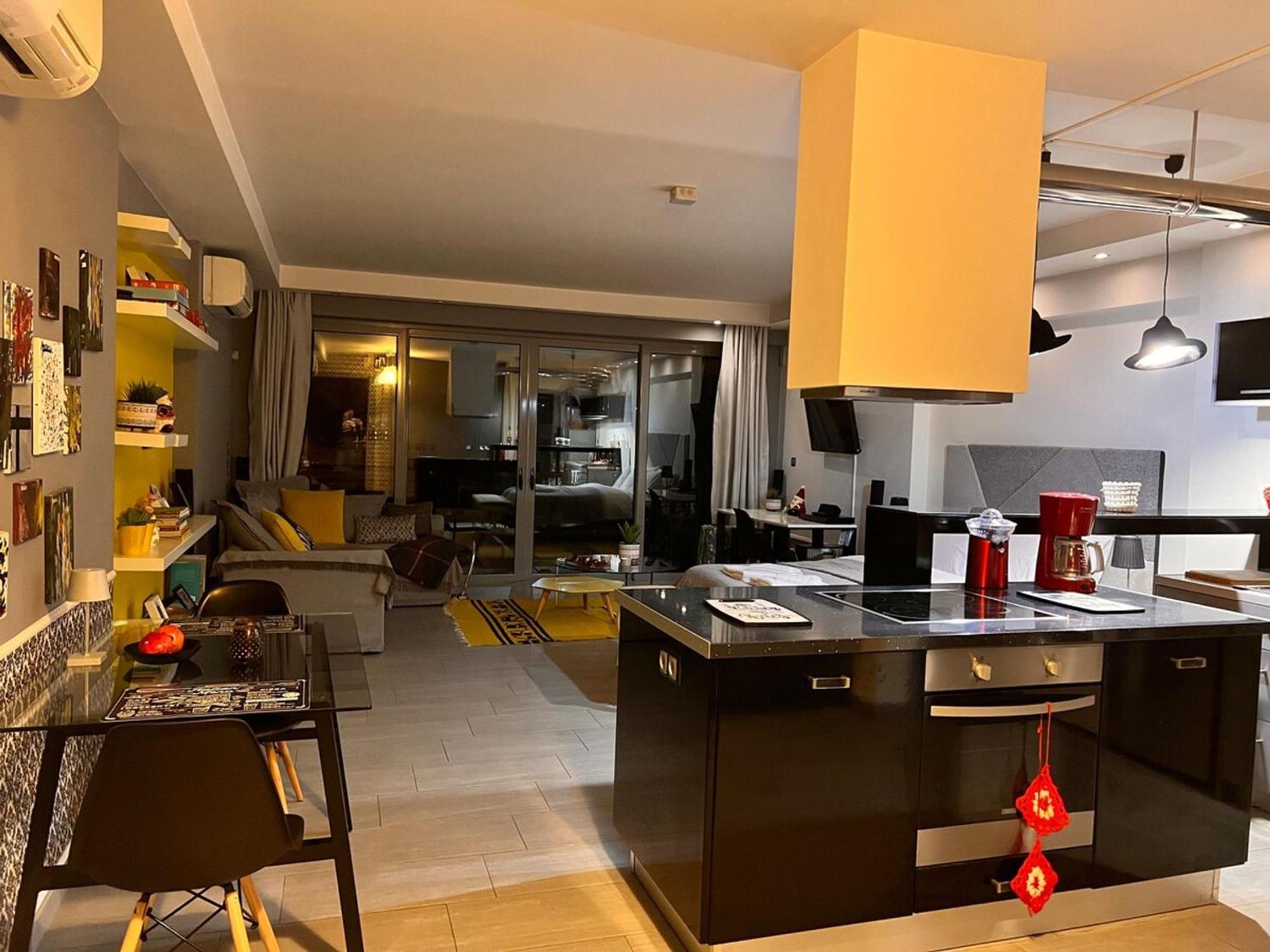 Stylish Boutique Loft With Private Balcony Ateny