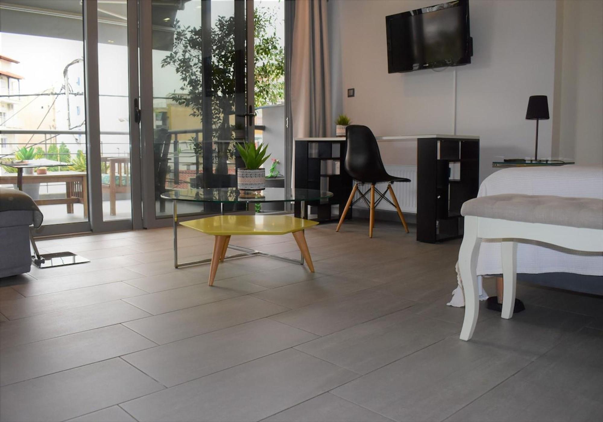 Stylish Boutique Loft With Private Balcony *